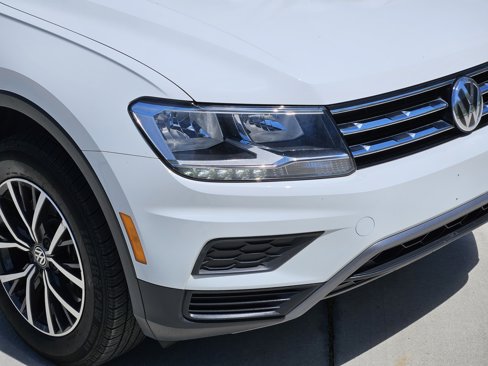 Used 2020 Volkswagen Tiguan SE w/ Panoramic Sunroof Package image 8