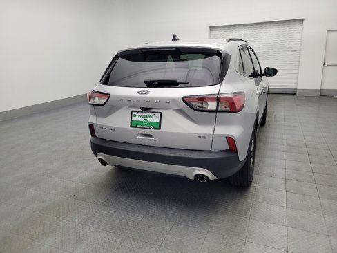 Used 2020 Ford Escape Titanium image 7