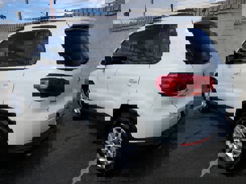 Used 2017 Volkswagen Tiguan S image 7