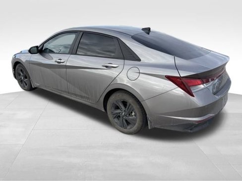 Used 2022 Hyundai Elantra SEL image 3