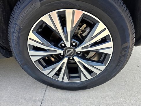 Used 2023 Nissan Rogue SV image 9