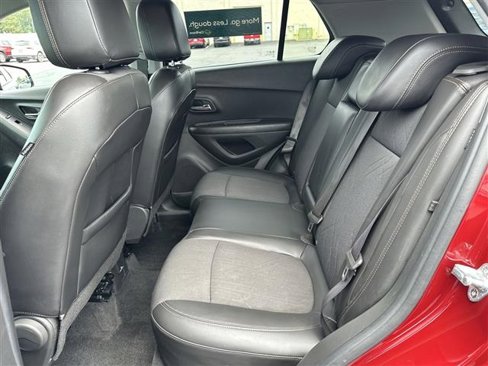 Certified 2022 Chevrolet Trax LT w/ LT Convenience Package image 24