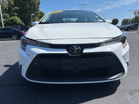 Used 2023 Toyota Corolla LE image 2