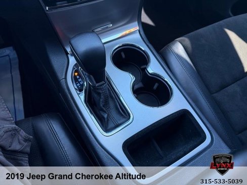 Used 2019 Jeep Grand Cherokee Altitude image 13