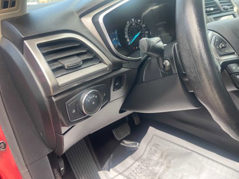 Used 2017 Ford Fusion SE w/ Fusion SE Technology Package image 19