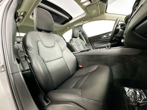 Certified 2025 Volvo S60 B5 Core image 26