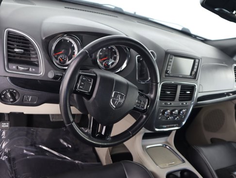Used 2019 Dodge Grand Caravan SXT image 18