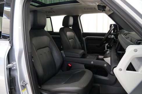 Used 2020 Land Rover Defender 110 First Edition image 21