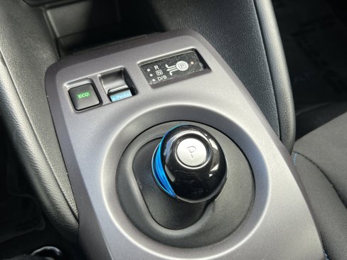 Used 2023 Nissan Leaf S image 30