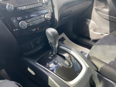 Used 2015 Nissan Rogue SV image 32