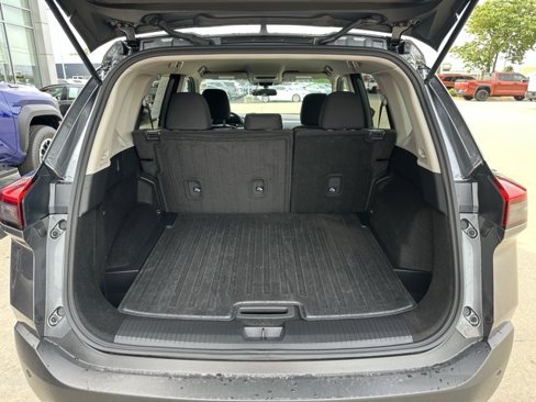 Used 2023 Nissan Rogue S image 4
