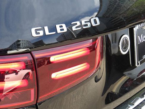 Certified 2024 Mercedes-Benz GLB 250 4MATIC image 31