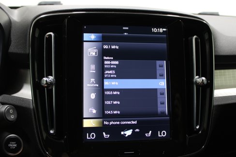 Used 2022 Volvo XC40 T4 Momentum image 12