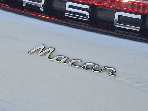 Used 2021 Porsche Macan image 32