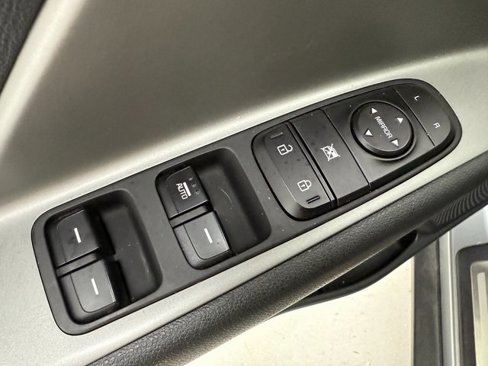 Used 2022 Kia Niro LX image 27