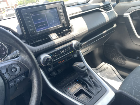 Used 2022 Toyota RAV4 XLE image 9