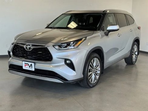 Used 2020 Toyota Highlander Platinum image 3