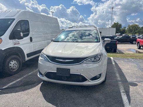 Used 2017 Chrysler Pacifica Limited image 4