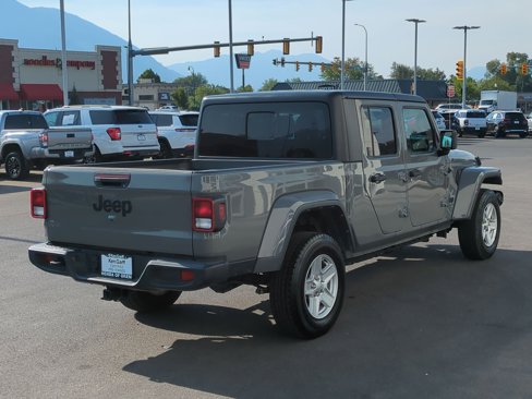 Used 2023 Jeep Gladiator Sport image 3