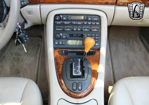 Used 2002 Jaguar XK8 Convertible image 21