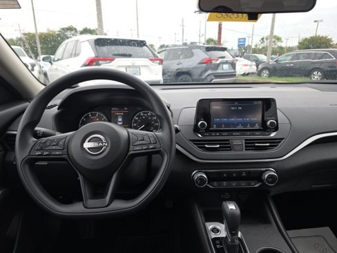 Used 2024 Nissan Altima 2.5 S image 11