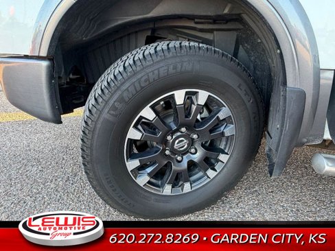 Used 2019 Nissan Titan PRO-4X w/ Pro-4x Convenience Package image 18