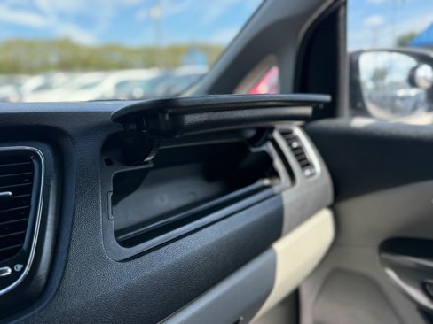 Used 2020 Kia Sedona LX image 24