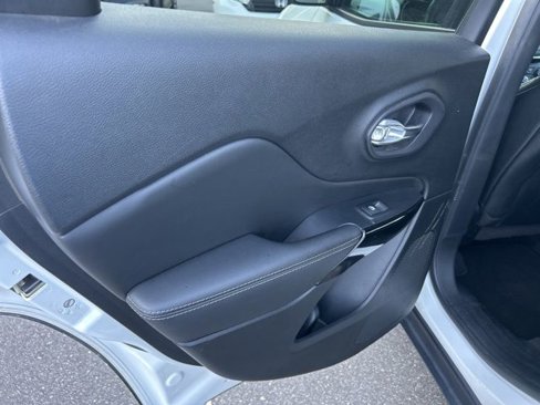Used 2023 Jeep Cherokee Altitude Lux image 26