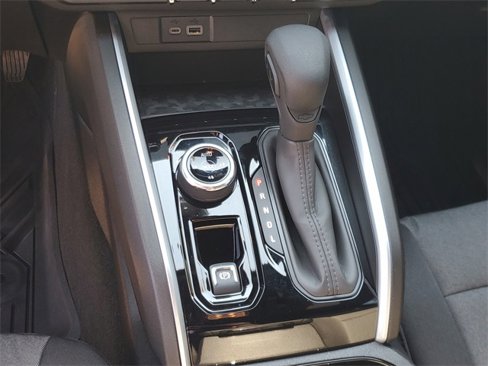Used 2024 Chevrolet Colorado Trail Boss w/ Technology Package image 26