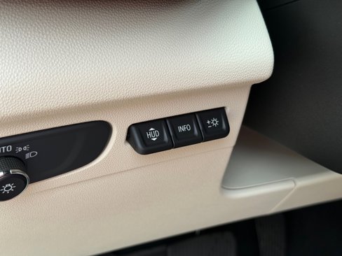 Certified 2021 Buick Envision Essence w/ Technology Package I image 17