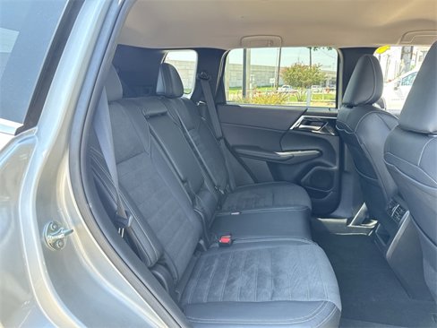 Used 2023 Mitsubishi Outlander SE image 31