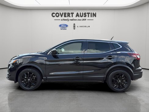 Used 2021 Nissan Rogue Sport S image 2