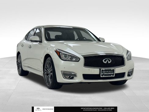Used 2019 INFINITI Q70 Luxe image 1