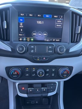 Used 2022 GMC Terrain SLT image 17