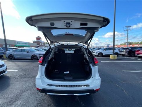 Used 2020 Nissan Rogue SV image 12