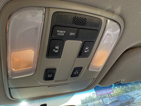 Used 2019 Kia Sedona LX image 27