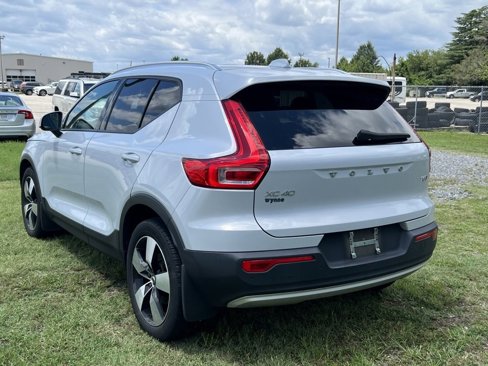 Used 2020 Volvo XC40 T5 Momentum w/ Protection Package Premier image 4