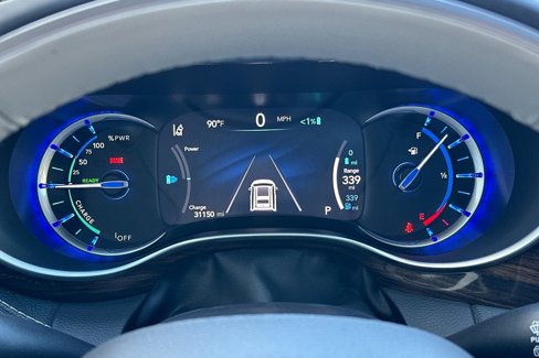 Used 2021 Chrysler Pacifica Limited w/ Uconnect Theater Family Group image 28