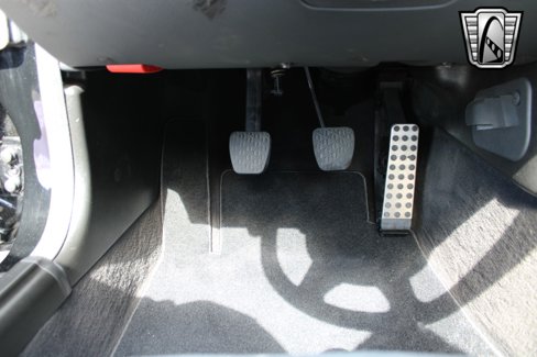 Used 2005 Chrysler Crossfire Convertible image 12
