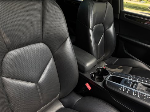 Used 2018 Porsche Macan S image 25