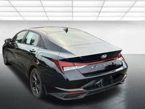 Used 2023 Hyundai Elantra SEL image 3
