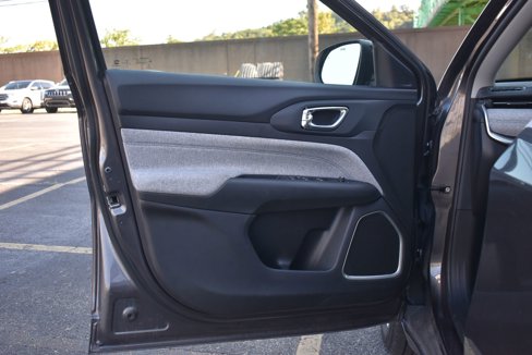 Used 2022 Jeep Compass Latitude image 12
