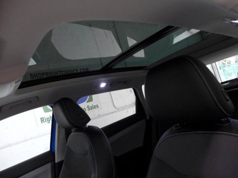 Used 2022 Volkswagen Taos SE w/ Panoramic Sunroof Package image 57