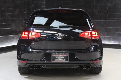 Used 2017 Volkswagen Golf R 4-Door image 7