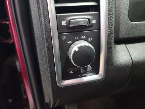 Used 2020 RAM 1500 Classic SLT image 25