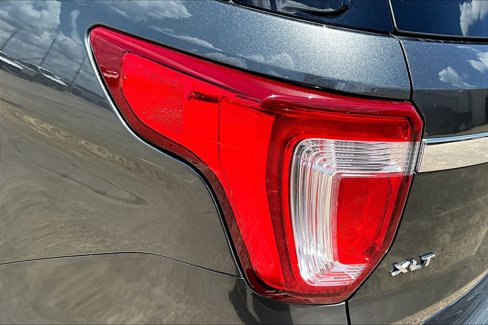 Used 2018 Ford Explorer XLT w/ Equipment Group 202A image 26
