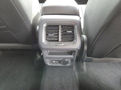 Used 2022 Volkswagen Tiguan SE image 29