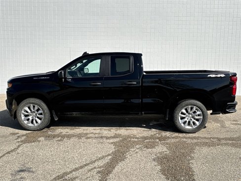 Used 2020 Chevrolet Silverado 1500 Custom w/ Custom Value Package image 10