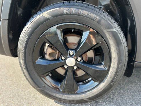 Used 2021 Jeep Cherokee Limited image 11