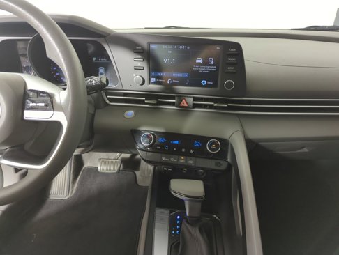 Used 2023 Hyundai Elantra SEL image 13